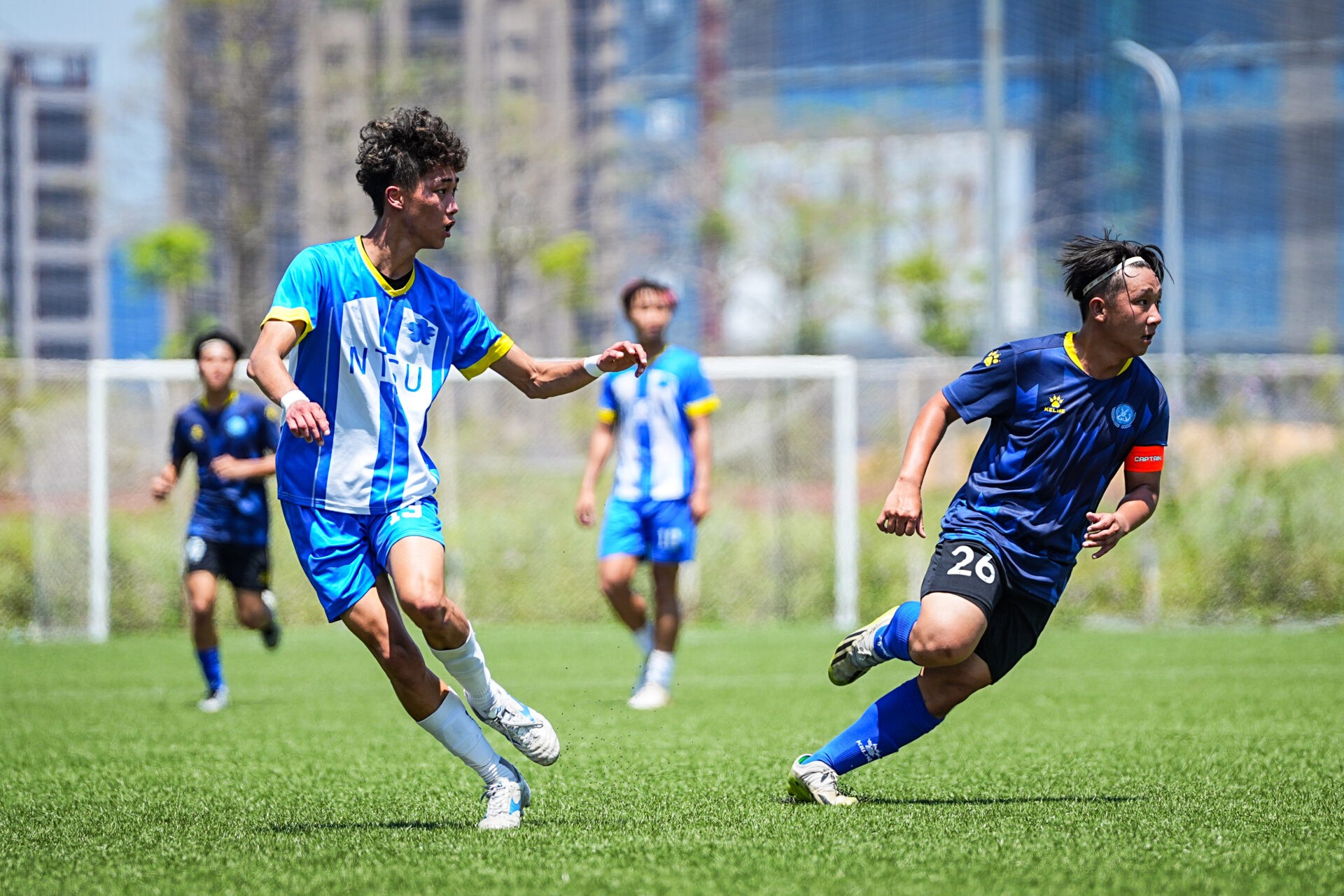 有父亲的风范吗？梅西小儿子西罗在迈阿密U8比赛中任意球破门